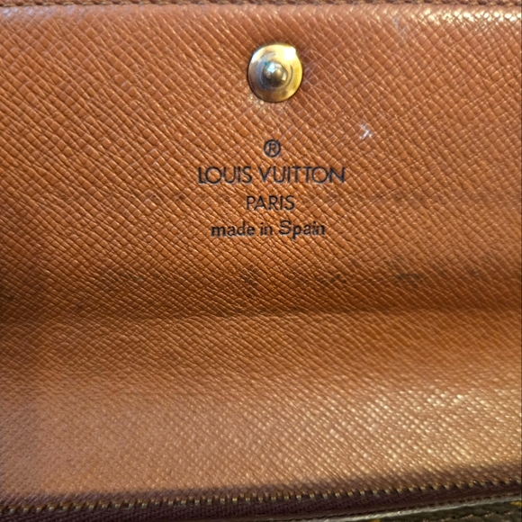 Authentic Louis Vuitton Wallet Crossbody - Picture 4 of 15